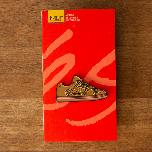 éS Accel Lapel Pin in Brown / Brown